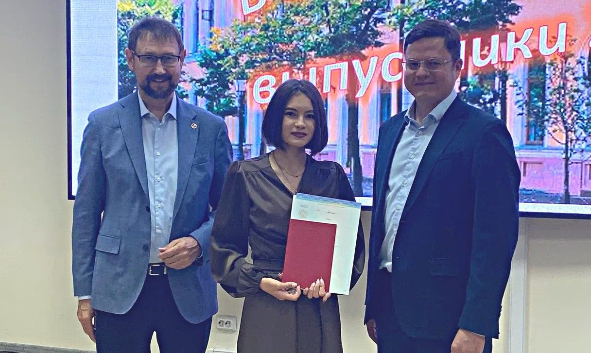 В ИГиНГТ КФУ состоялось торжественное вручение дипломов выпускникам 2023 года!