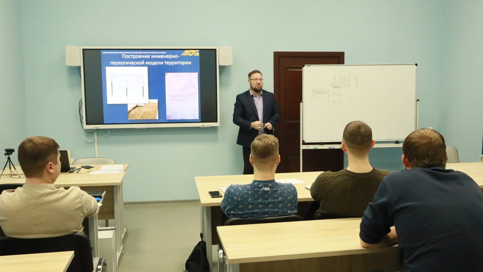 Занятия для слушателей, повышающих квалификацию в CdoGEO КФУ, проводит член Международной ассоциации по инженерной геологии и окружающей среде